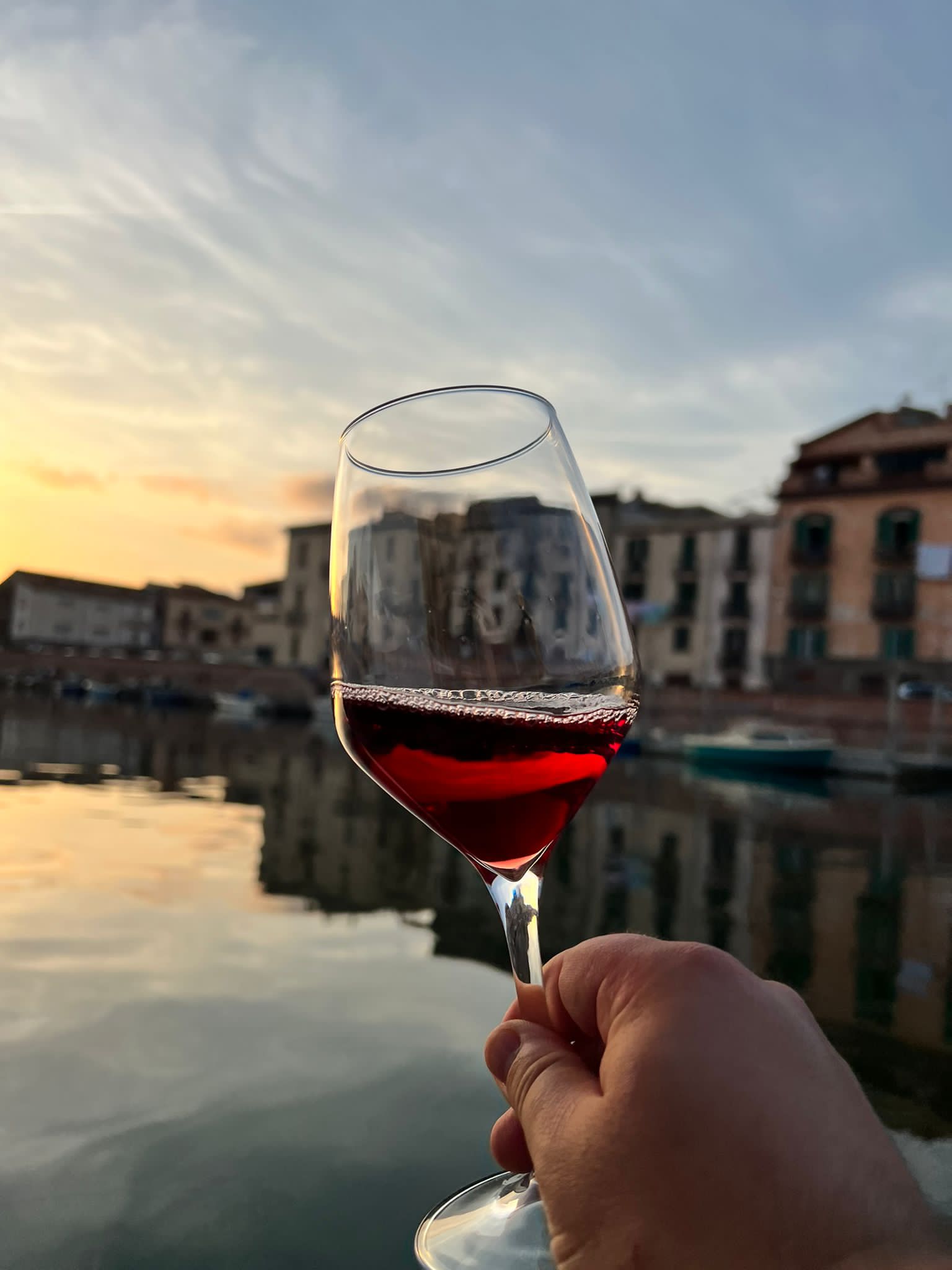 Degustare vino al Tramonto Bosa